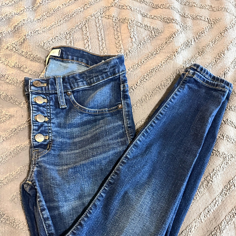 Madewell Petite 9" Mid-Rise Skinny Jeans 
Button-Front Edition